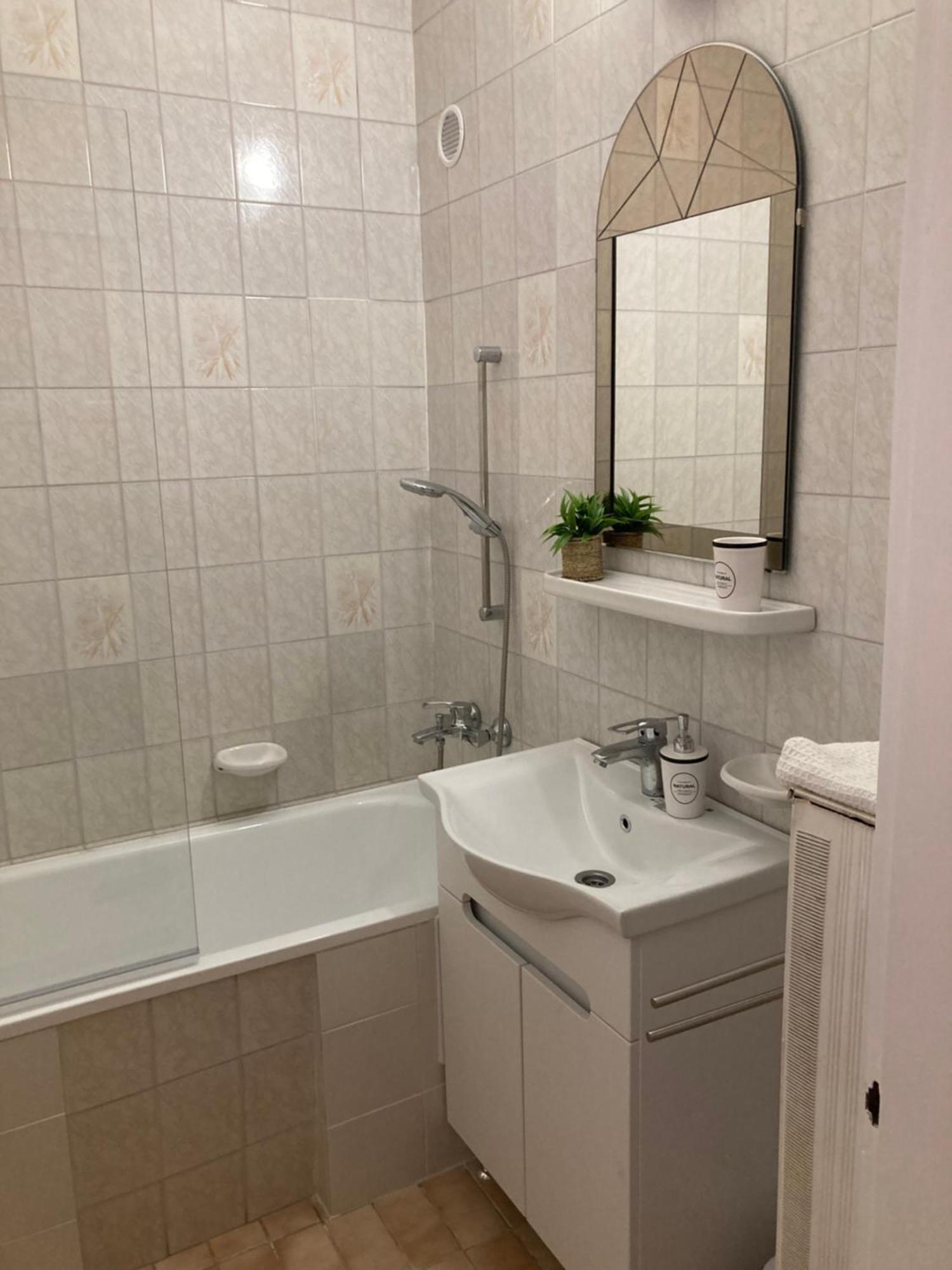 Belvarosi Classic Apartman 85 Square Meters Szombathely Exterior foto