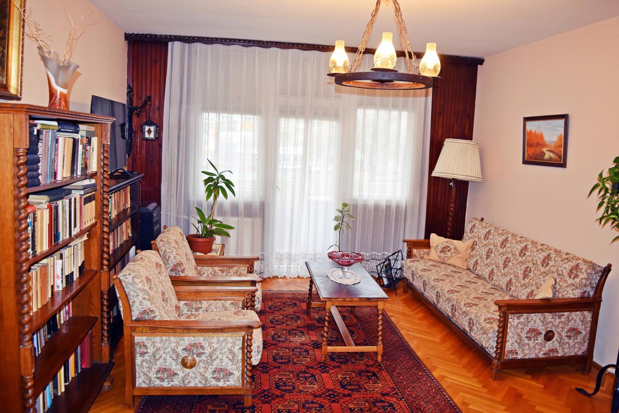Belvarosi Classic Apartman 85 Square Meters Szombathely Exterior foto